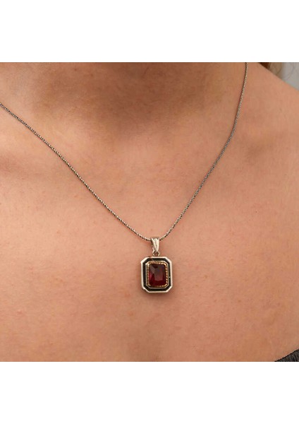 Gümüş Kırmızı Taşlı Dikdörtgen Kadın Kolye fiyatları