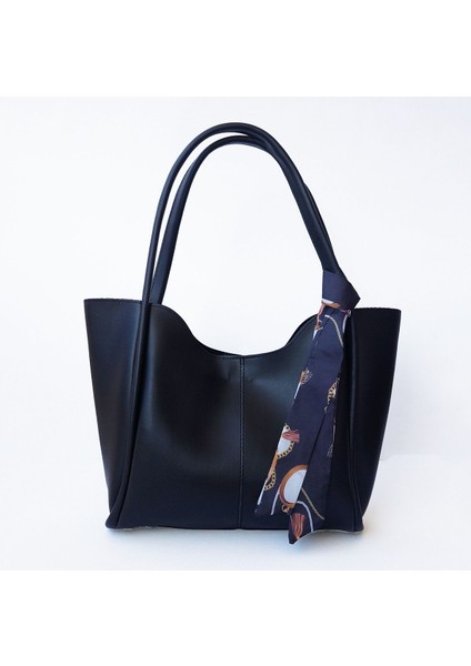 Büyük Boy Omuz Çantası Yavrulu ve Fularlı, Şık ve Kullanışlı Siyah Renkli