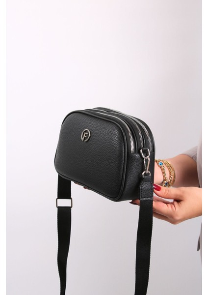 Siyah Orta Boy 4 Bölmeli Günlük Kadın Omuz Çantası, 21X15 cm