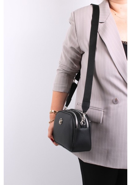 Siyah Orta Boy 4 Bölmeli Günlük Kadın Omuz Çantası, 21X15 cm fırsatları