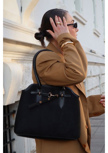 Şık Siyah Süet Çanta, Toka Detaylı, Zarif ve Kullanışlı Tasarım fiyatları