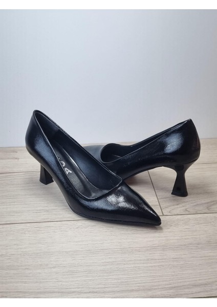 Kısa Topuk Siyah Renk Sivri Burun Stiletto modelleri