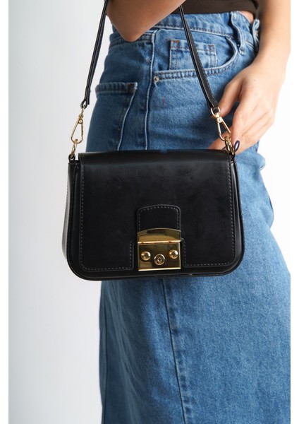 Şık Siyah Kadın Çanta, Günlük ve Şık Kullanım Için Tasarım