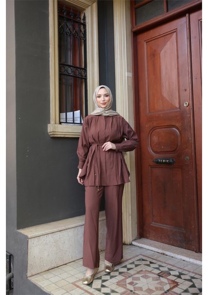 Belden Bağcıklı Büzgülü Kısa Tunik Ikili Tesettür Eşofman Takımı - (38-46) - 71298 - Kahverengi