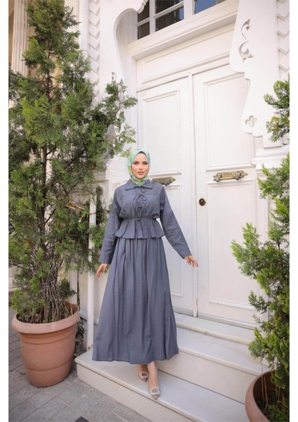Gömlek Yaka Büzgülü, Bağcıklı Kısa Tunik Dökümlü Etek Takımı - (38-46) - 71291 - Füme