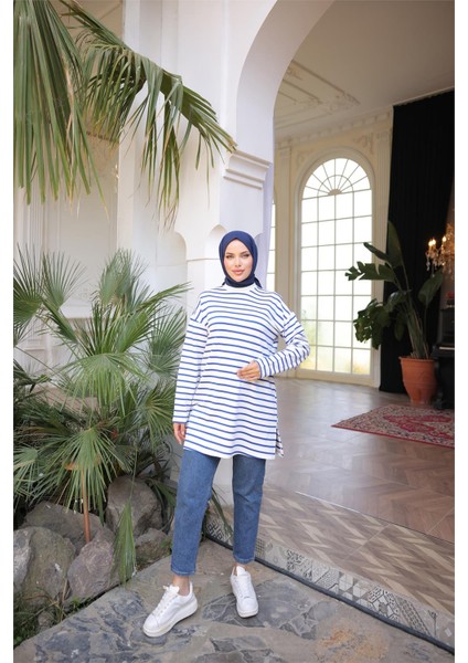 O Yaka Yatay Çizgili Uzun Kollu Kısa Yırtmaçlı Tunik - (38-46) - 71295 - Saks fiyatları