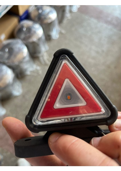 Üçgen Takoz LED Lamba – Ön Sarı Neon & Sinyal, Arka Kırmızı Neon & Sinyal, 12V-24V Uyumlu, Su Geçirmez Aydınlatma