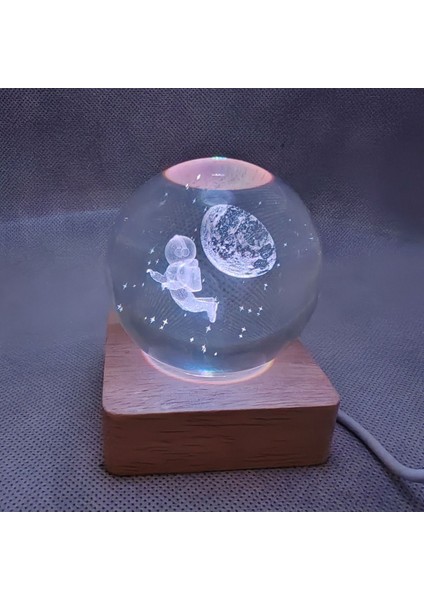 Renkli 3D Uzayda Uçan Astronot Işıklı Cam Küre, USB Güçlü, Ahşap Zeminli