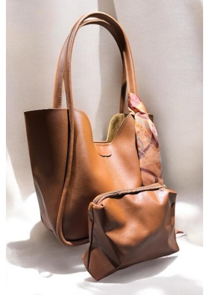 Taba Deri Büyük Boy Omuz Çantası, Fular Detaylı, Şık ve Kullanışlı Tasarım