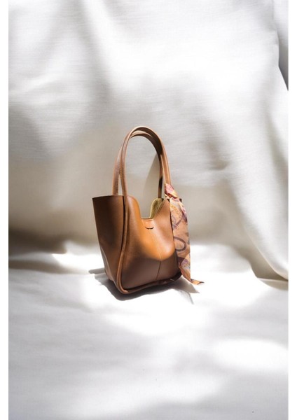 Taba Deri Büyük Boy Omuz Çantası, Fular Detaylı, Şık ve Kullanışlı Tasarım fiyatları