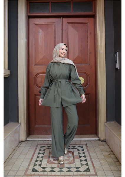 Belden Bağcıklı Büzgülü Kısa Tunik Ikili Tesettür Eşofman Takımı - (38-46) - 71298 - Haki