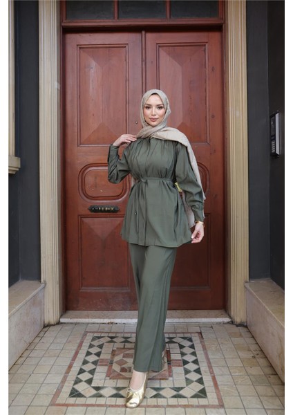 Belden Bağcıklı Büzgülü Kısa Tunik Ikili Tesettür Eşofman Takımı - (38-46) - 71298 - Haki modelleri