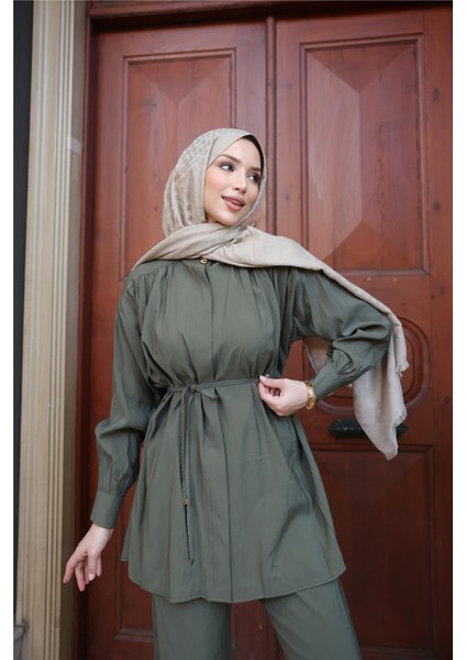 Belden Bağcıklı Büzgülü Kısa Tunik Ikili Tesettür Eşofman Takımı - (38-46) - 71298 - Haki indirimleri