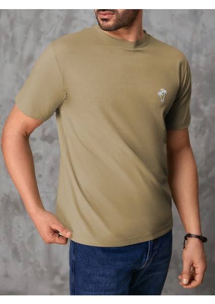 Erkek Bej Bisiklet Yaka Göğsü Palmiye Baskılı T-Shirt fırsatları