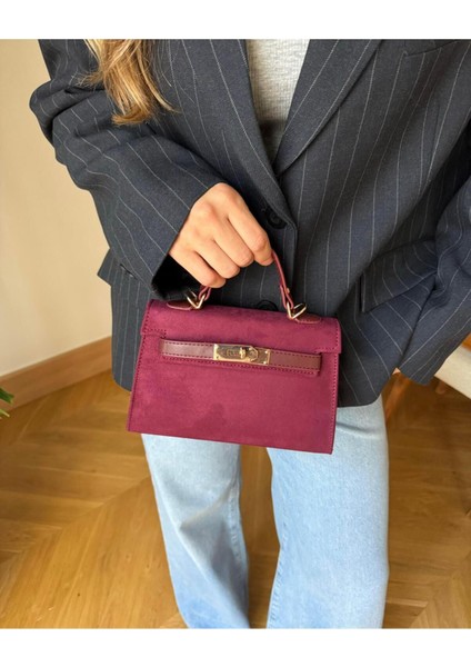 Şık Bordo Nubuk Çanta Kapaklı ve Kemer Aksesuarlı, Zarif ve Kullanışlı Tasarım fiyatları