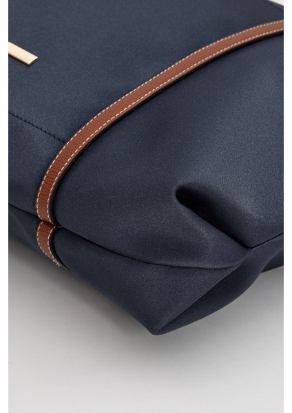 Şeritli Kadın Omuz Çantası, Şık ve Hafif, Lacivert Renkli, Günlük Kullanım Için Ideal fırsatları