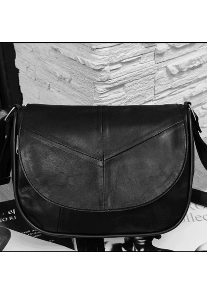 Şık Siyah Kadın Çantası, Küçük Boy, Çapraz Askılı, Hakiki Deri, 21X20X7 cm