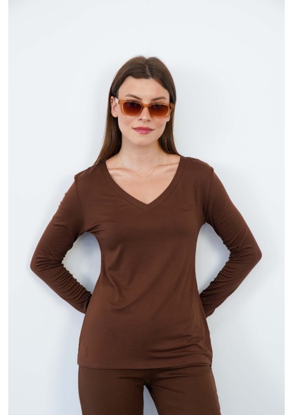 Yumuşak, Rahat ve Şık Viskon V Yaka Tişört-Kahverengi