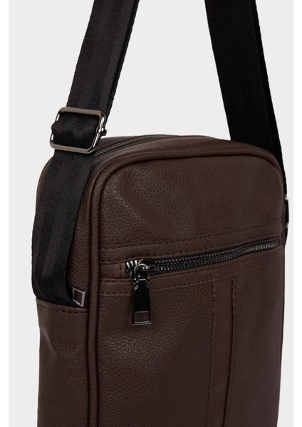 Kahverengi Erkek Suni Deri Çapraz Çanta, Şık ve Hafif Tasarım modelleri