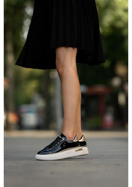 Kadın Ince Şerit Detaylı Kalın Taban Spor Ayakkabı