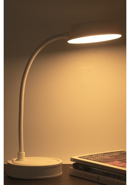 Şarjlı Dokunmatik LED Masa Lambası, Ayarlanabilir ve Şık Tasarım ile Kullanışlıdır.