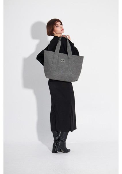 Gri Omuz Çanta, Şık ve Hafif Tasarım, Günlük Kullanıma Uygun