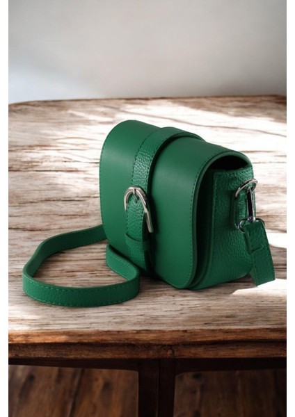 Yeşil Mini Kutu Askılı Omuz Çantası, Çimen Mini Çapraz Çanta, Şık ve Kullanışlı.