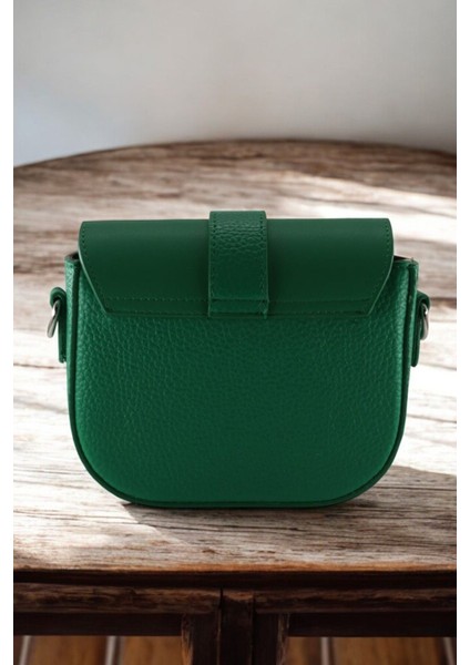 Yeşil Mini Kutu Askılı Omuz Çantası, Çimen Mini Çapraz Çanta, Şık ve Kullanışlı. fırsatları