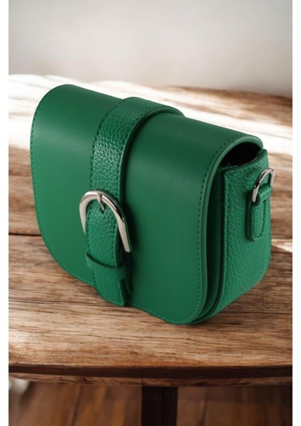 Yeşil Mini Kutu Askılı Omuz Çantası, Çimen Mini Çapraz Çanta, Şık ve Kullanışlı.