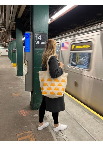 Bej Kanvas Haftasonu Çantası, Şık ve Kullanışlı Seyahat Aksesuarı