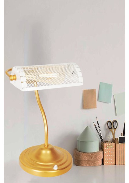 Şık Masa Lambası, Altın Detaylı, Modern ve Zarif Tasarım
