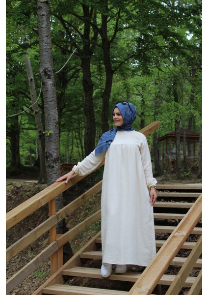 Üstten Fırfırlı Elbise