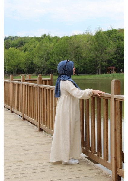 Üstten Fırfırlı Elbise