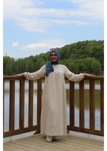 Üstten Fırfırlı Elbise