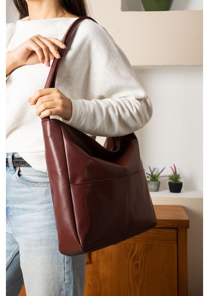 Bordo Kadın Omuz Çantası, Salaş ve Yumuşak Deri Detaylı, Astarlı Şık Tasarım indirimleri