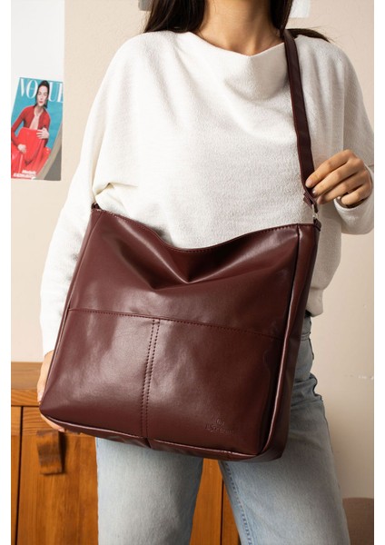 Bordo Kadın Omuz Çantası, Salaş ve Yumuşak Deri Detaylı, Astarlı Şık Tasarım