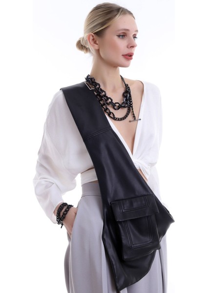 Şık Siyah Çapraz Çanta, Fermuarlı ve Cep Detaylı, Tarz ve Kullanışlı Tasarım fiyatları