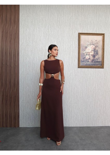 Istiridye Aksesuarlı Bel Dekolteli Elbise