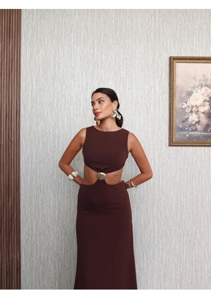 Istiridye Aksesuarlı Bel Dekolteli Elbise fiyatları