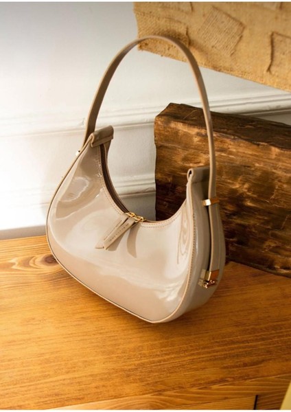 Guti Model Rugan Büyük Kadın Çanta, Şık ve Zarif Tasarım, Krem Renkli