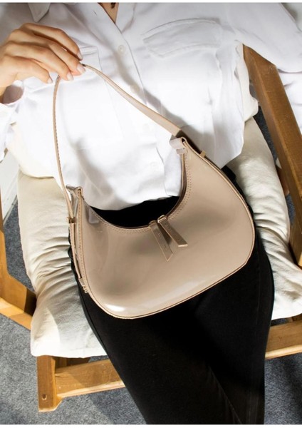 Guti Model Rugan Büyük Kadın Çanta, Şık ve Zarif Tasarım, Krem Renkli fiyatları