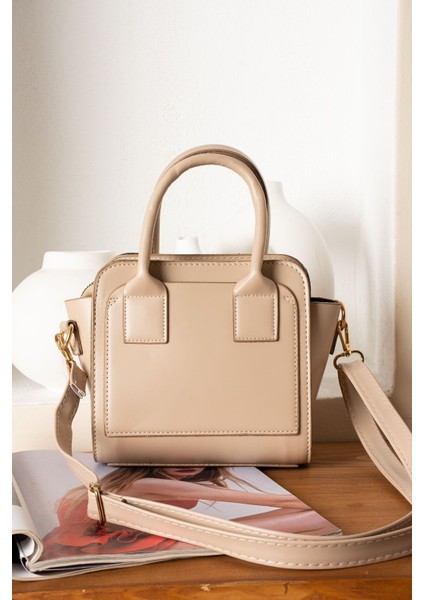 Şık Bej El ve Omuz Çanta, Modern ve Zarif Tasarım, Günlük Kullanım Için Mükemmel Seçim