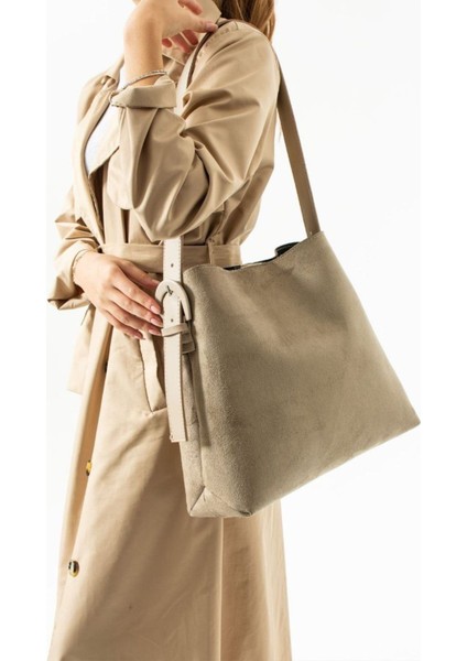 Kahverengi Suet Deri Kadın Omuz Çantası Yavrulu, Şık ve Kullanışlı Tasarım