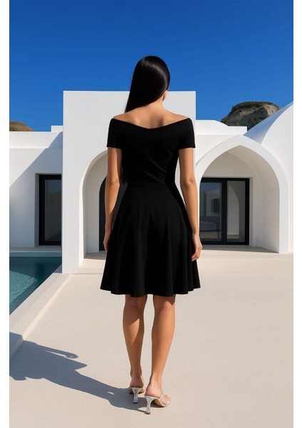 Kadın Madonna Yaka Pliseli Scuba Krep Kumaş Diz Üstü Elbise M-Siyah fiyatları