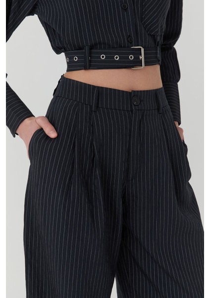 Çizgi Detaylı Yüksek Bel Pantolon Siyah fırsatları