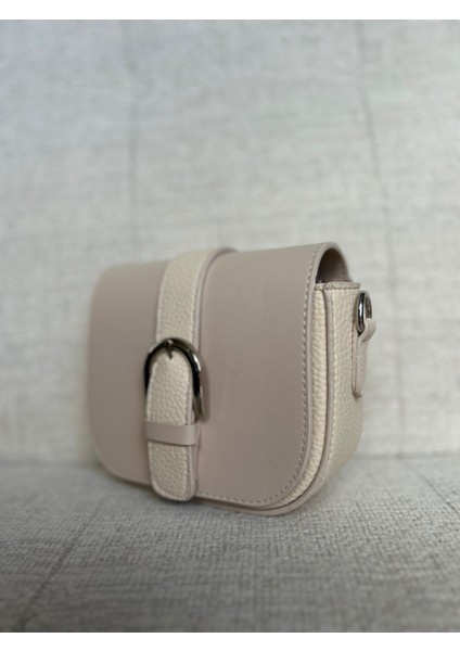 Bej Mini Çapraz Askılı Kadın Çanta, Şık ve Hafif Tasarım