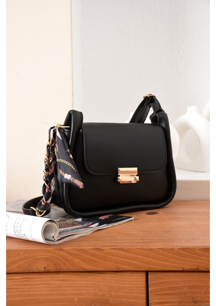 Şık Kadın Omuz Çantası Fular Detaylı, Modern ve Kullanışlı Tasarım