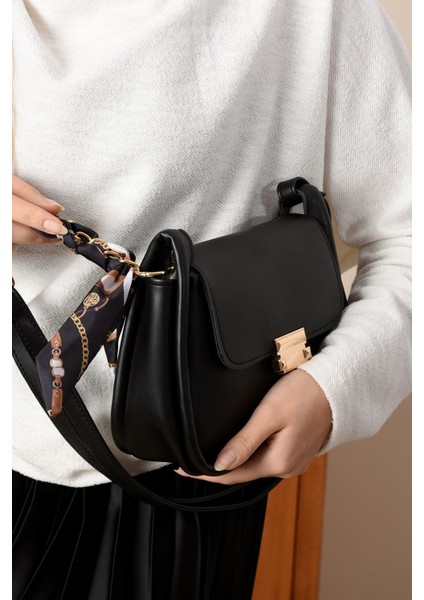 Şık Kadın Omuz Çantası Fular Detaylı, Modern ve Kullanışlı Tasarım