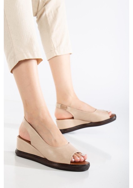 Kadın Dolgu Topuklu Ayakkabı Bej Yan Kapalı Burun Açık