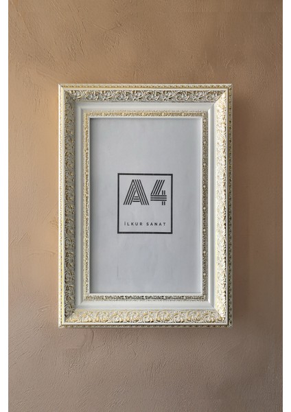 A4 Boyutunda (21X30) 2mm Kalınlığında Mat Camlı Klasik Beyaz Eskitme Altın Rengi Çerçeve